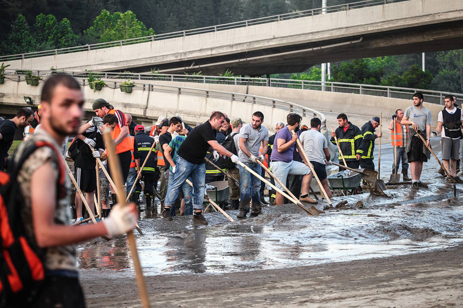 Volunteers clean up Tbilisi after deadly floods. 2015